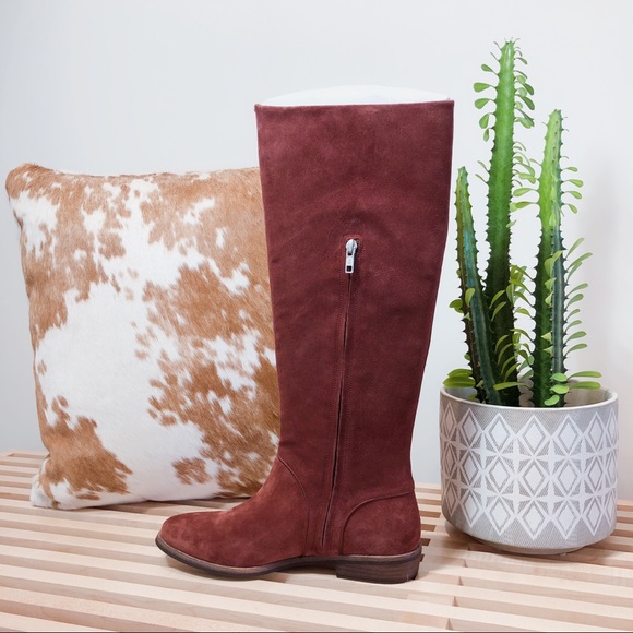 UGG Mahogany Riding Boot - Picture 4 of 7